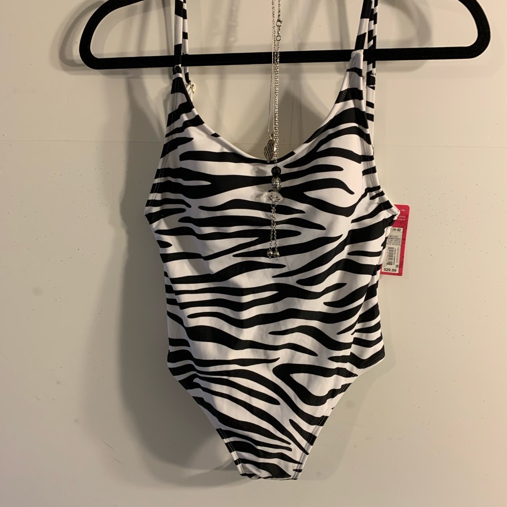 Gorgeous One piece Swimsuit Brand New Sz: 4-6